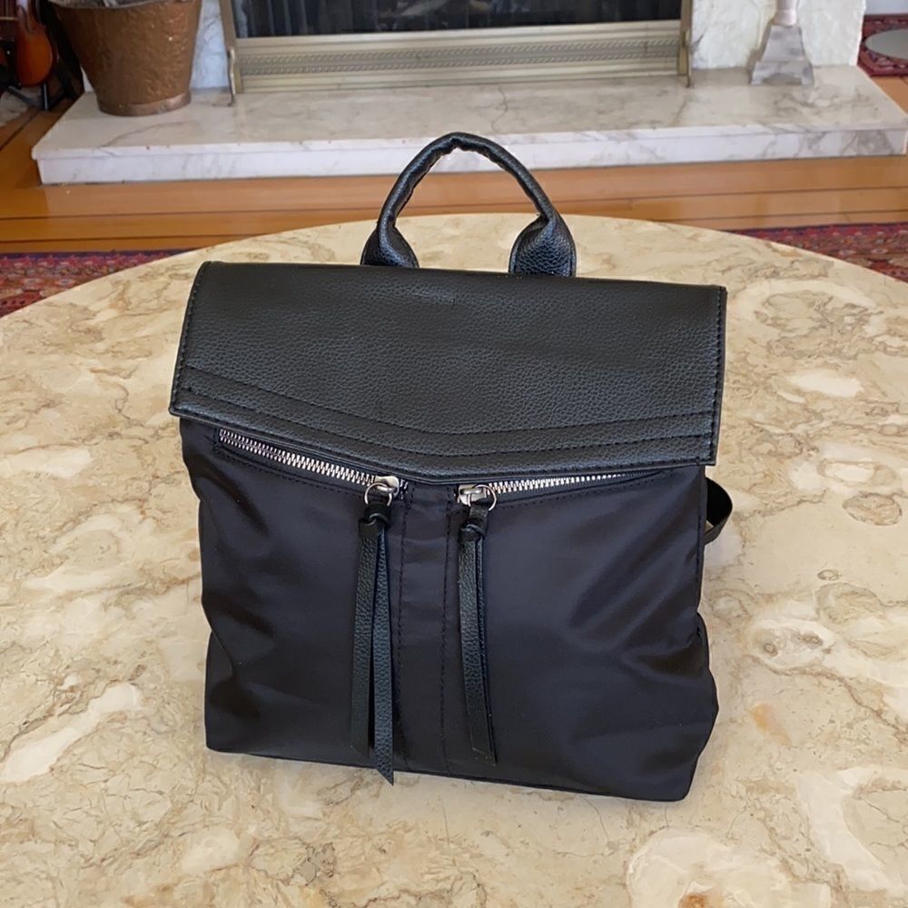 NWT Botkier New York Mini Trigger Backpack - Picture 4 of 8